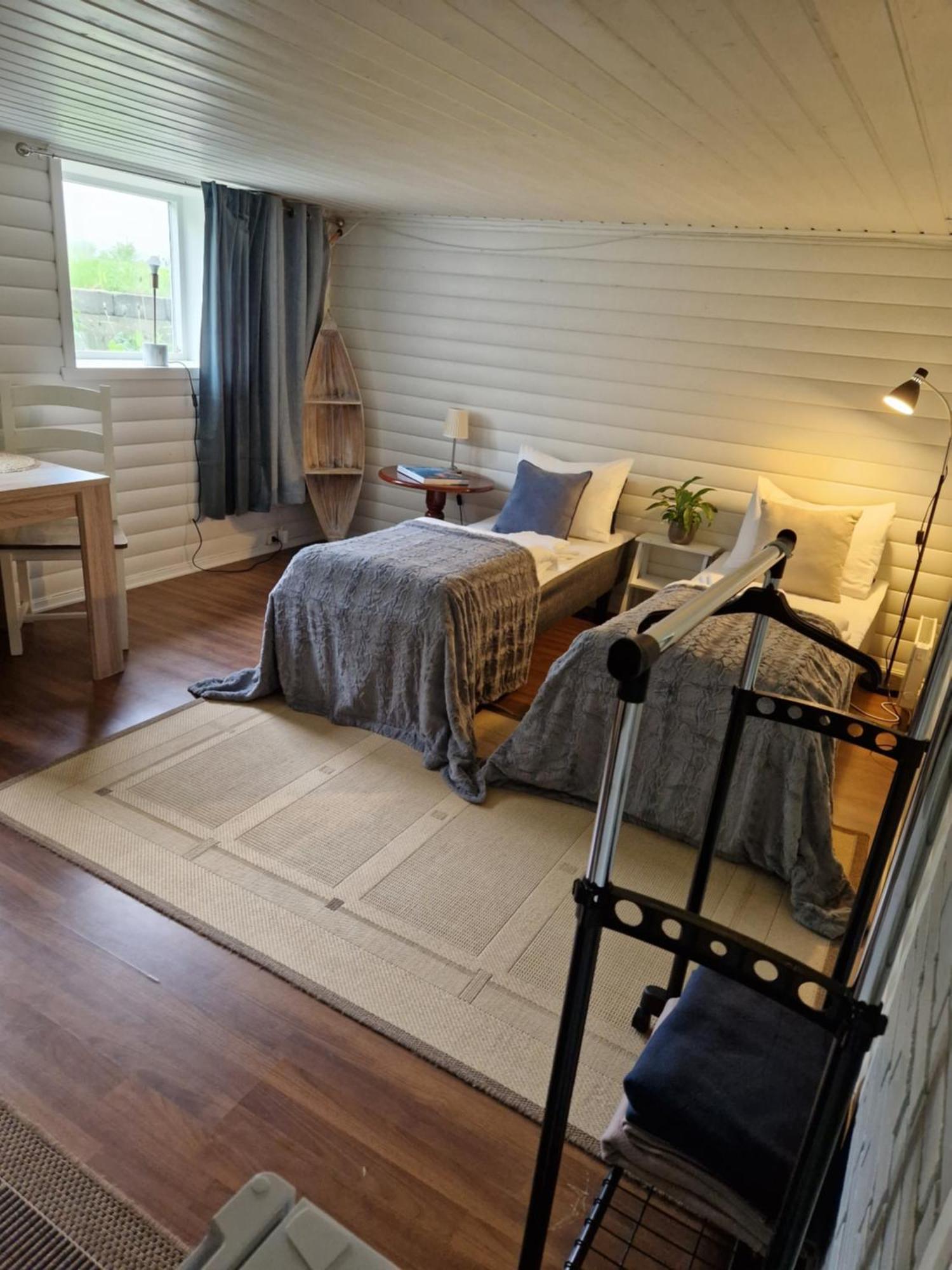 Your Place To In Lofoten At Our Family House! Alloggio in famiglia